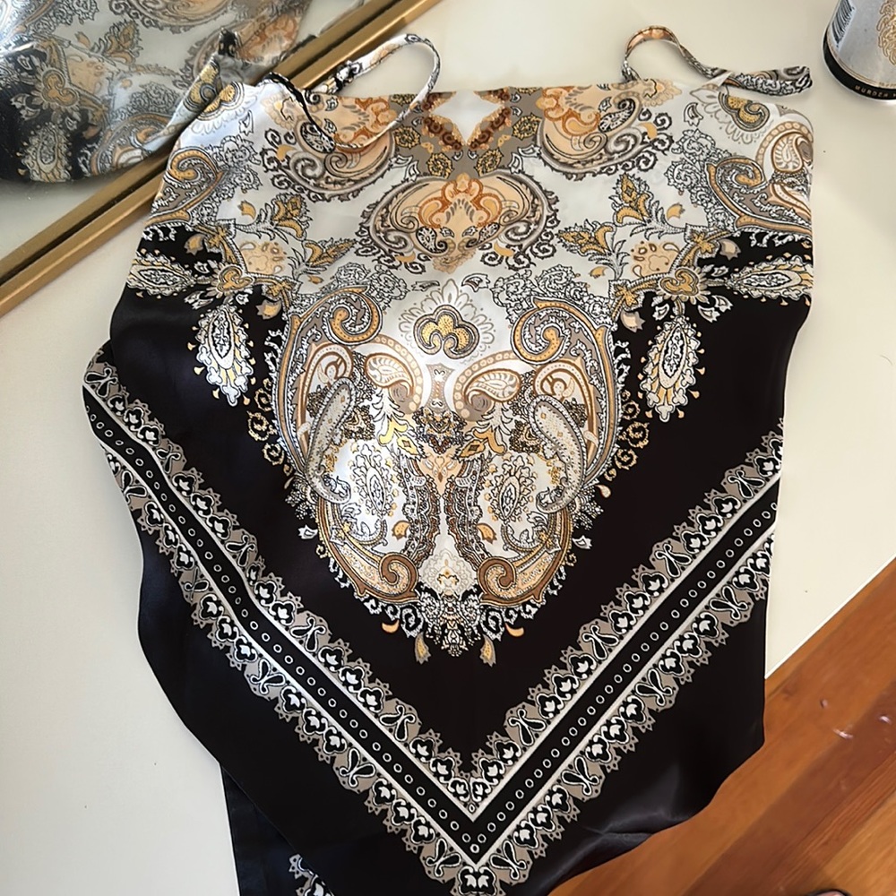 Tie back top